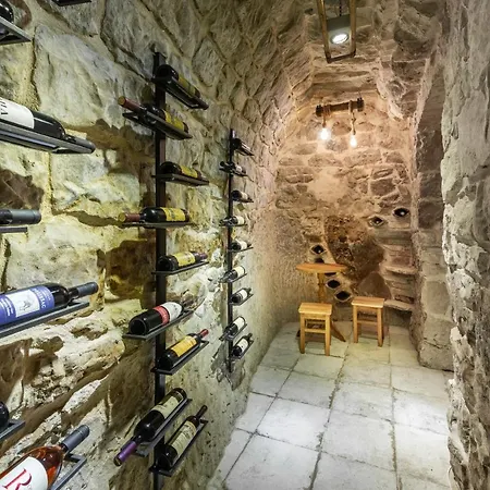 Konavoski Miri فيلة