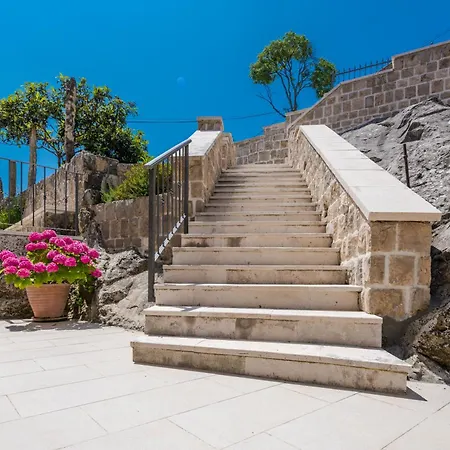 فيلة Konavoski Miri