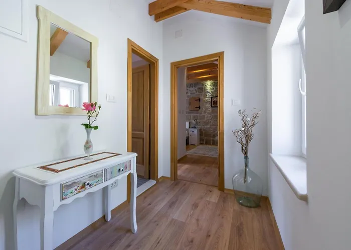 Konavoski Miri 그루다